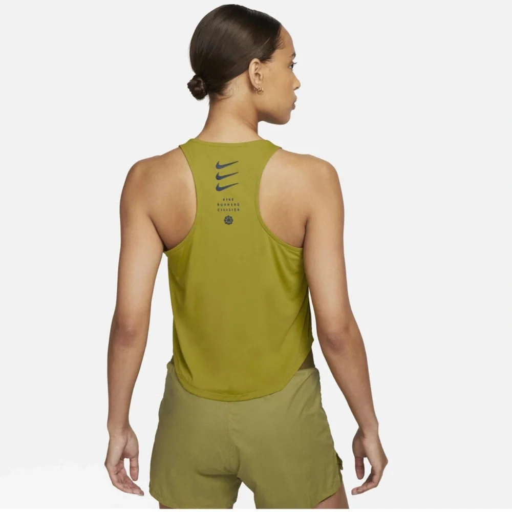 Nike Dri-FIT Run Division small